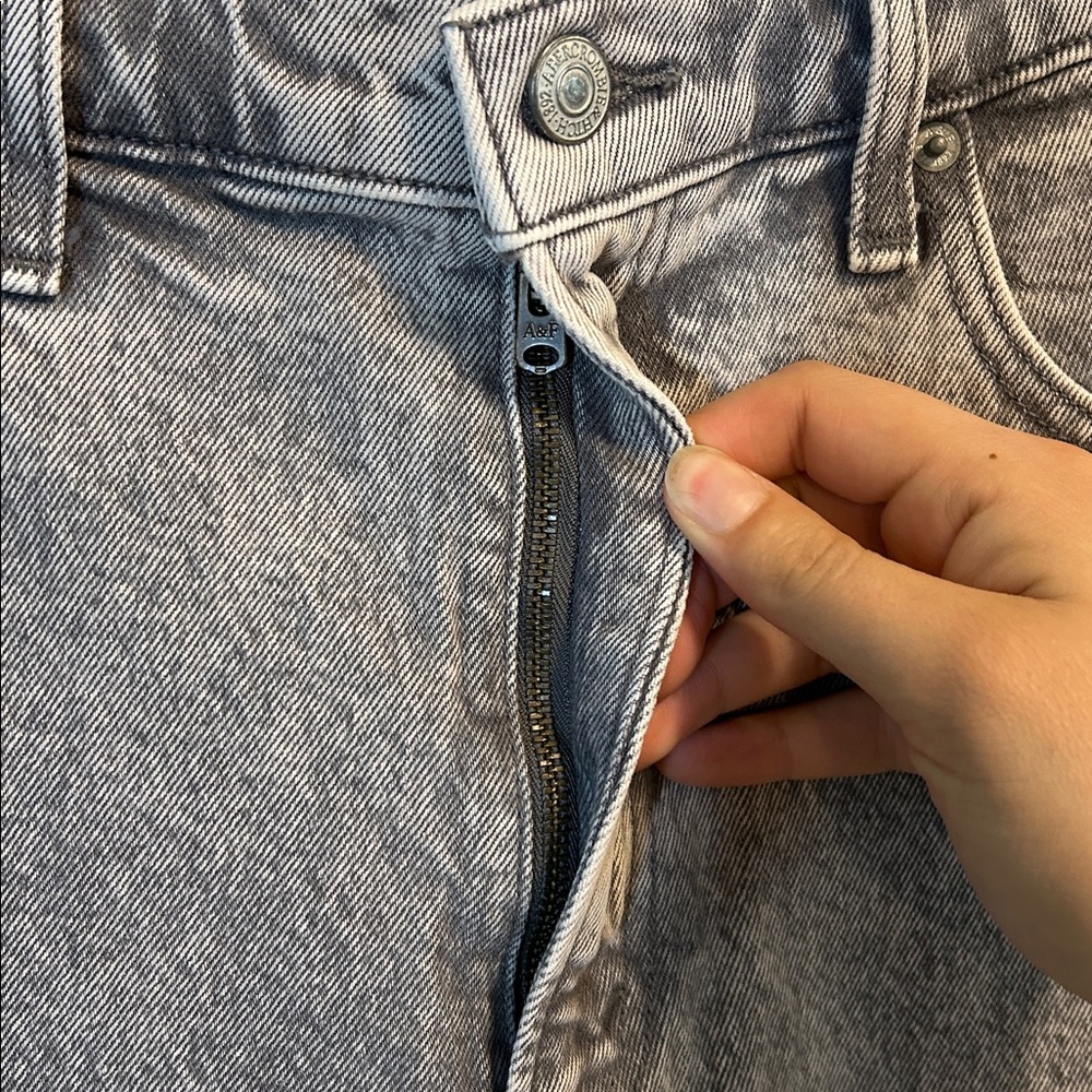 Abercrombie & Fitch The 90s Straight Ultra High Rise Jeans‎ - Gray - Picture 5 of 7